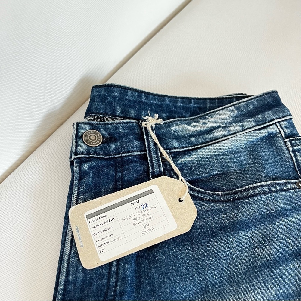Express Size 32 X 30 Relaxed Fit Blue Denim Pants Jeans - Picture 3 of 7
